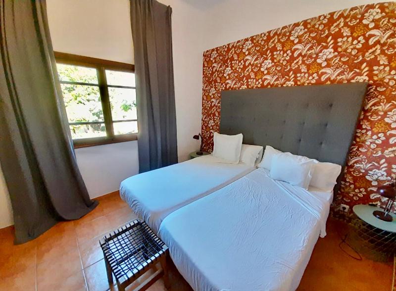 Double or Twin Room with Private Bathroom image 3