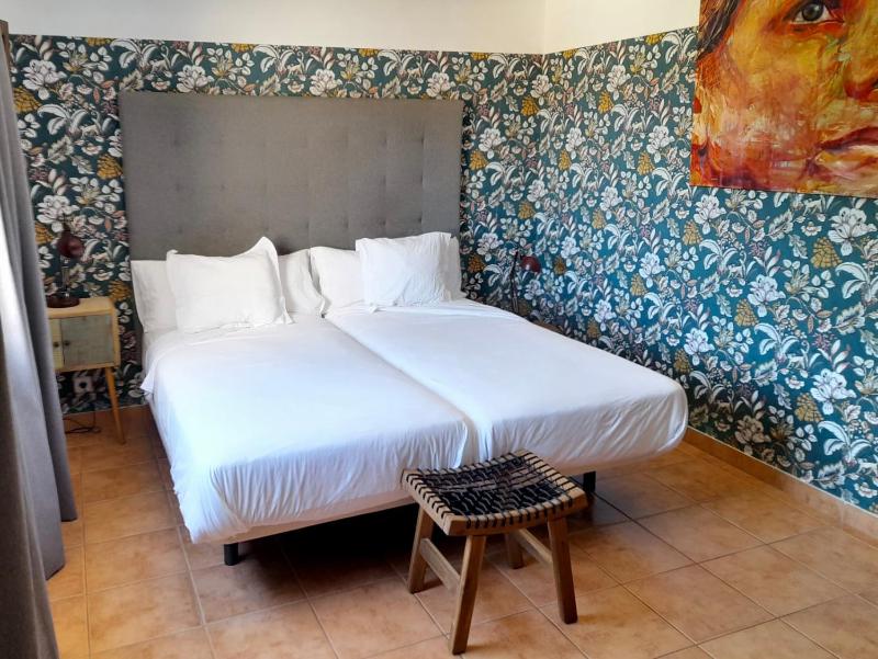 Double or Twin Room with Private Bathroom image 4