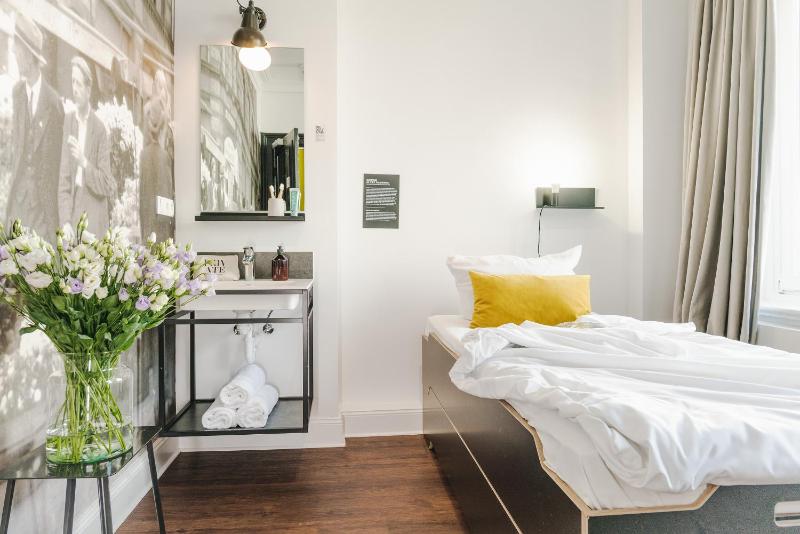 Single Room with Shared Bathroom image 1