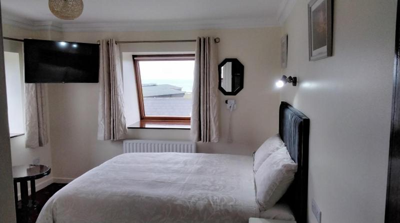 Budget Double Room image 4
