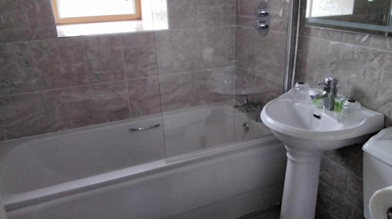 Budget Double Room image 3