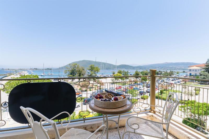 Family Two-Bedroom Suite with Sea View image 4