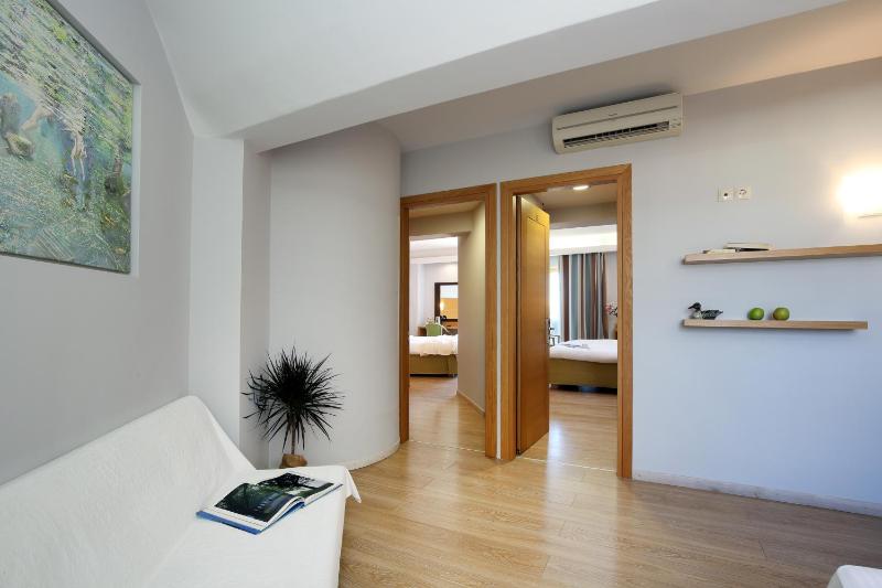 Family Two-Bedroom Suite with Sea View image 2