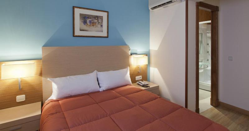 Double or Twin Room image 3