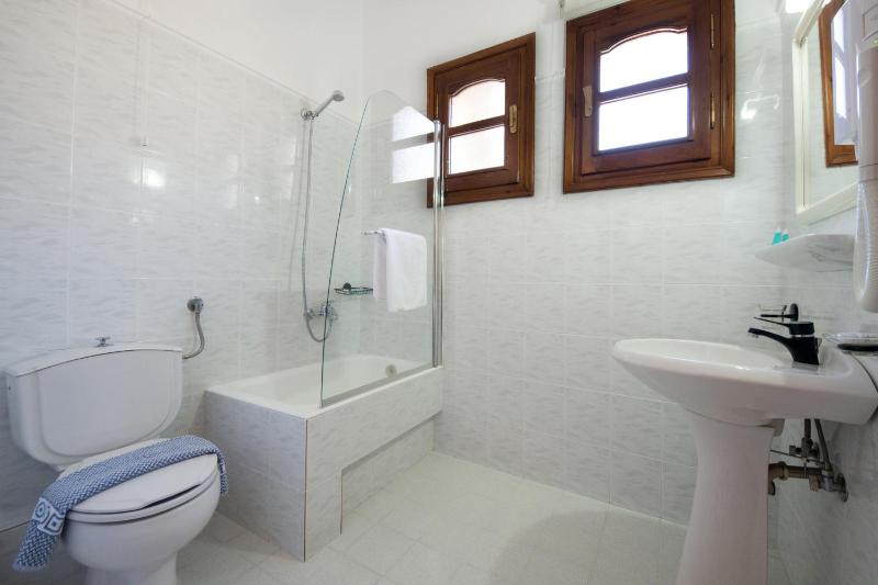 Family Room image 3