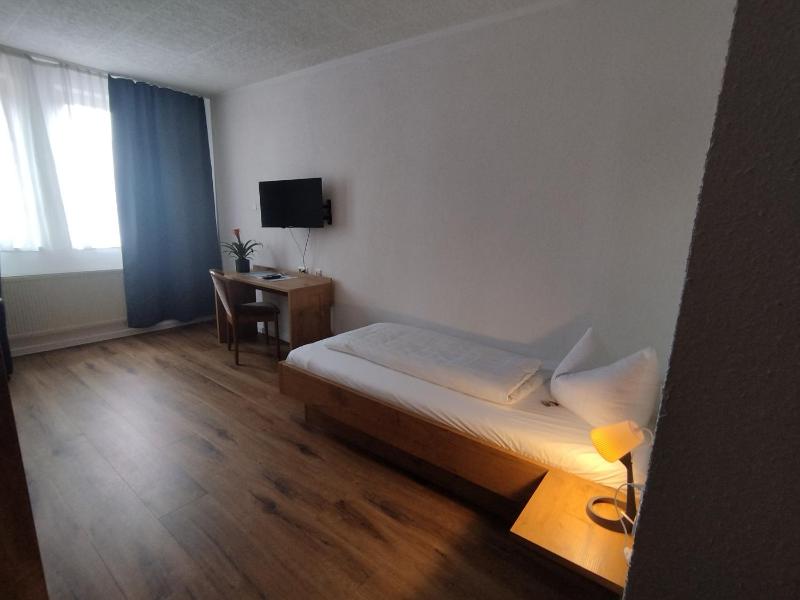 Standard Single Room image 2