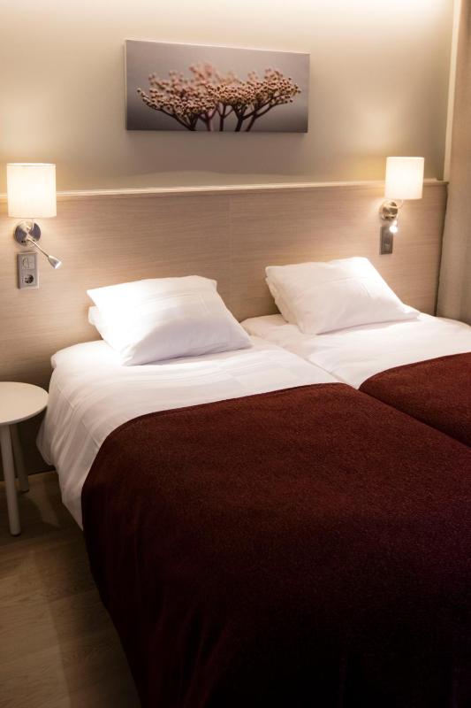 Twin Room image 1