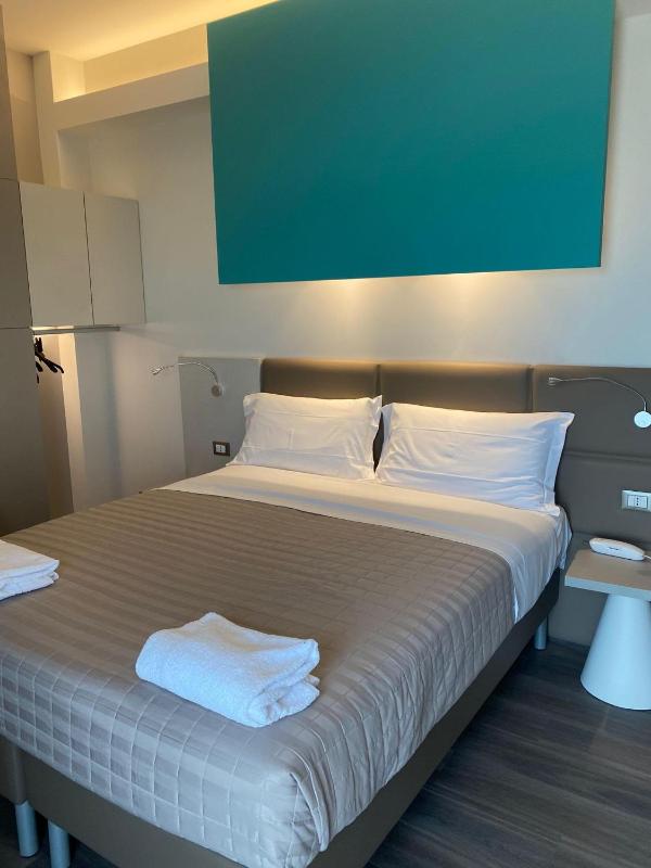 Superior Room with Side Sea View  image 1