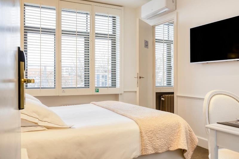 Superior Double Room image 4