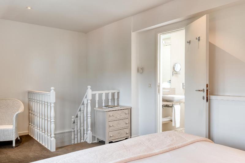 Superior Double Room image 4