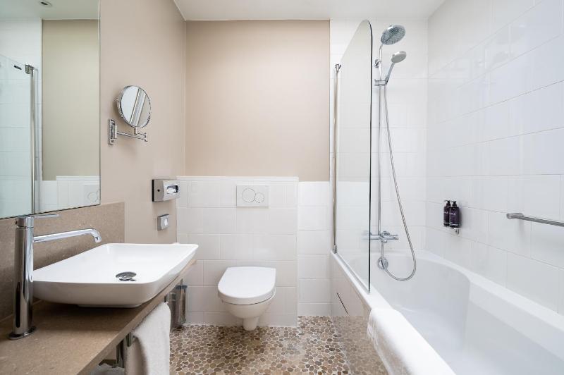 Superior Double Room image 3