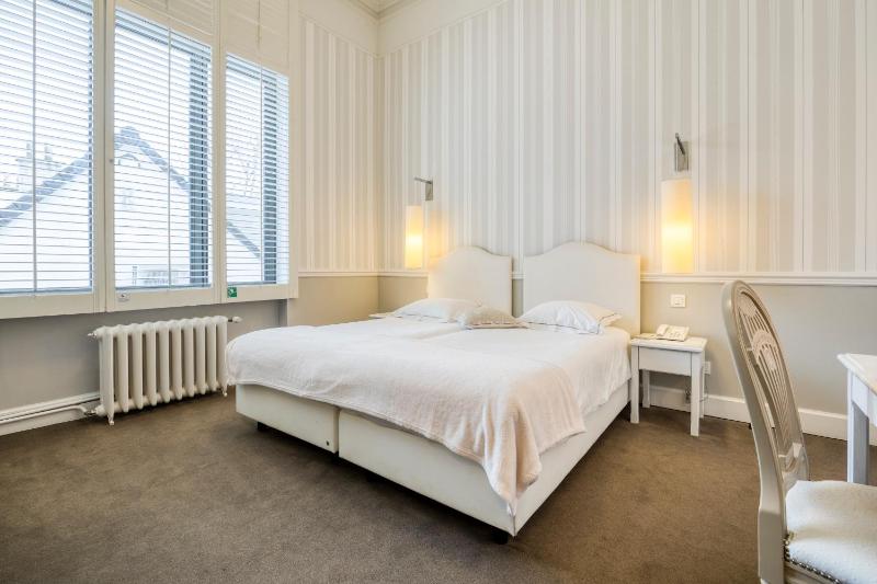 Superior Twin Room image 3