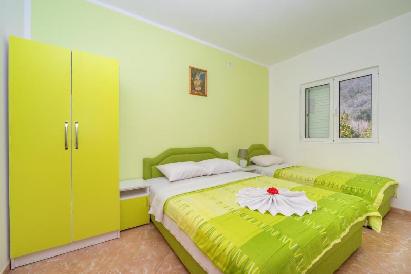 One-Bedroom Apartment image 4
