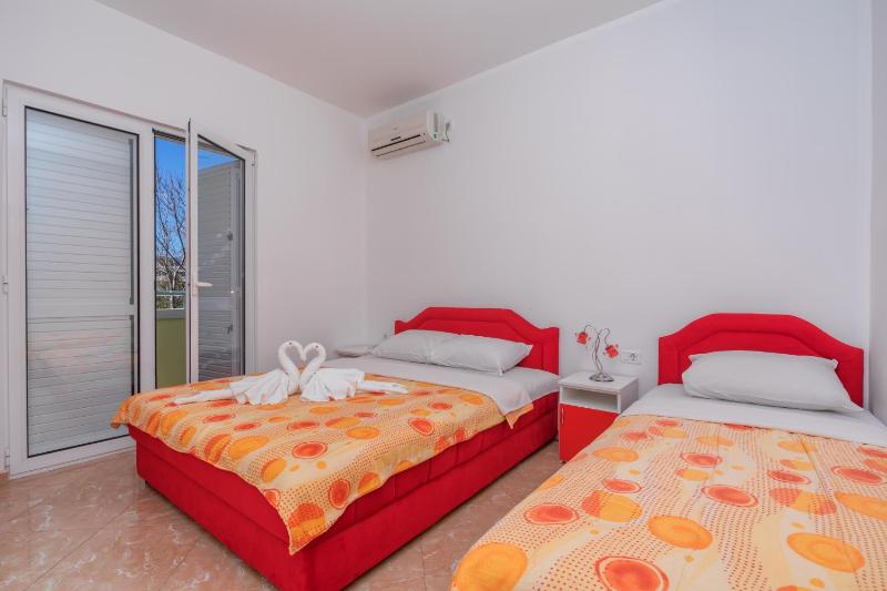 One-Bedroom Apartment image 3