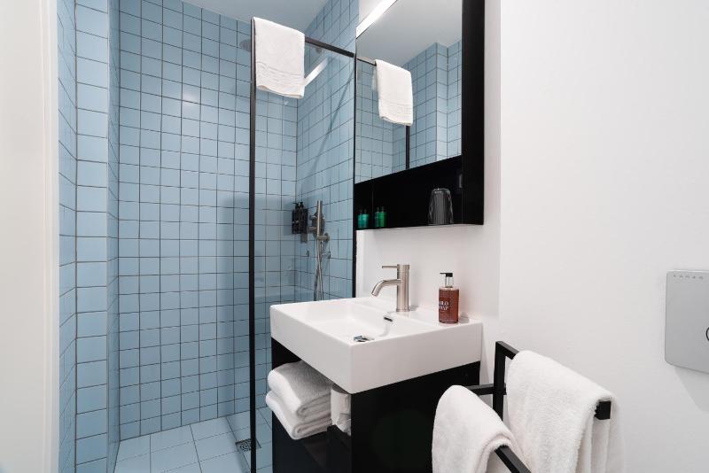 Double Room with Balcony and Sea View image 2