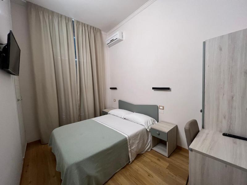 Double Room image 4