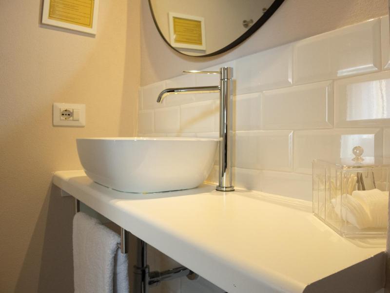 Double Room image 4