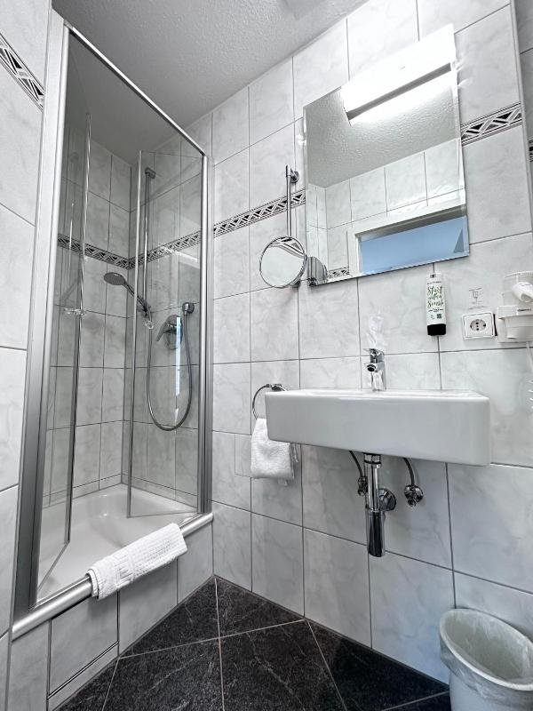 Double Room image 4
