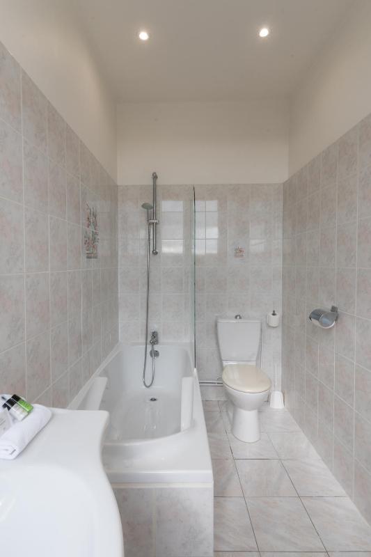Small Double Room image 3