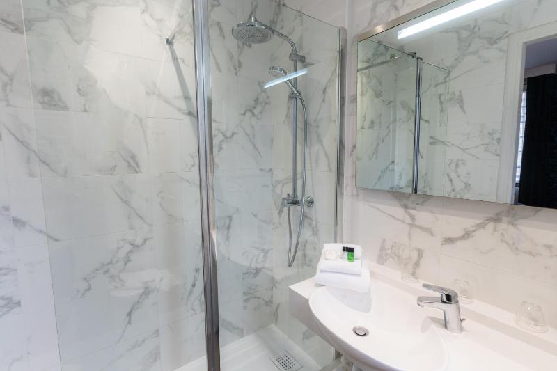 Superior Double Room image 4