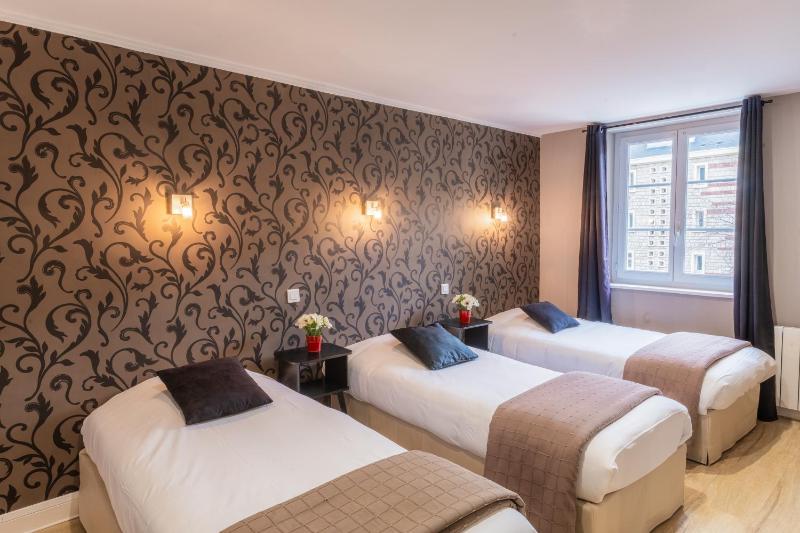 Standard Triple Room image 2