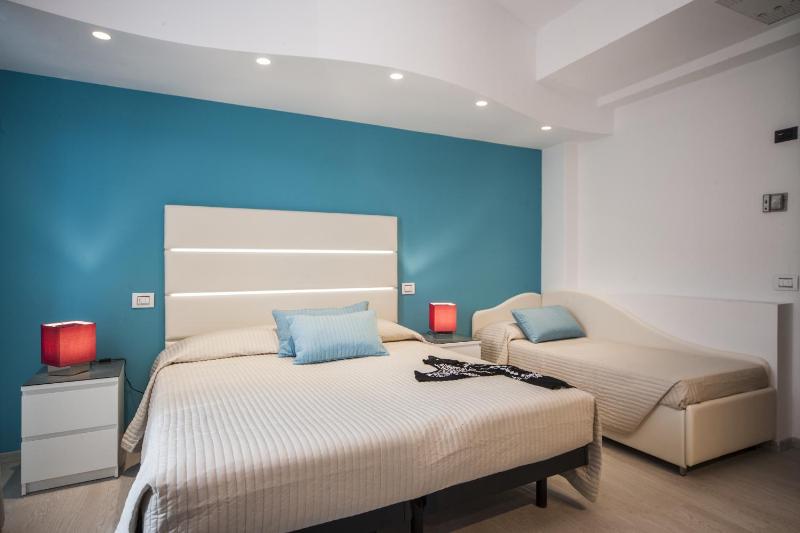 Superior Triple Room image 3