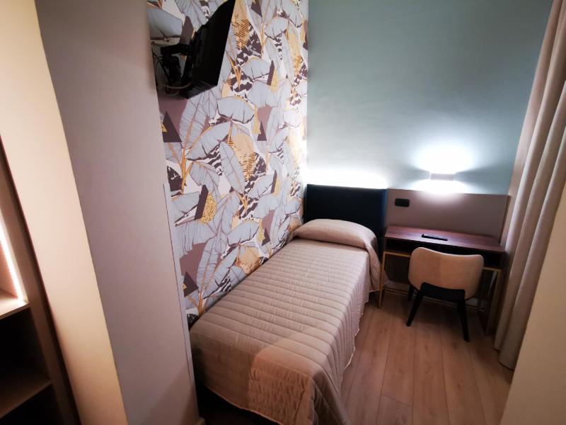 Single Room image 4