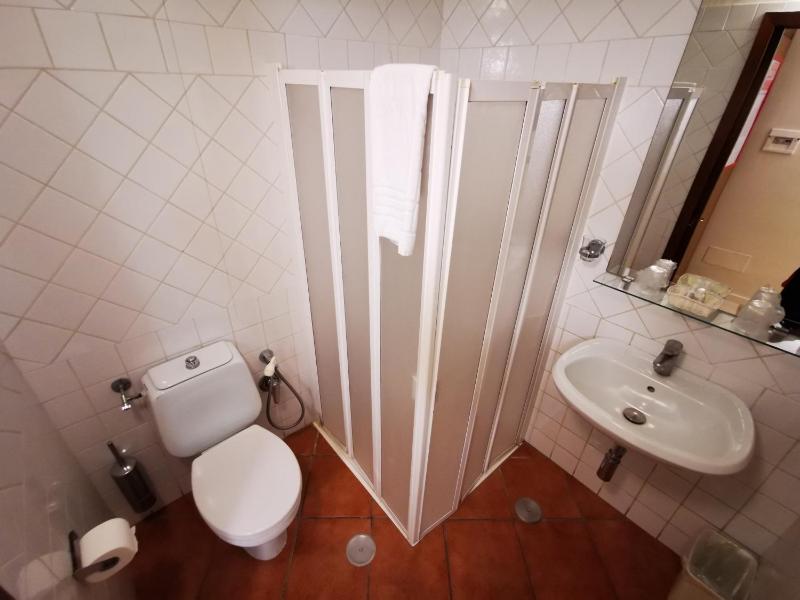 Double Room image 2