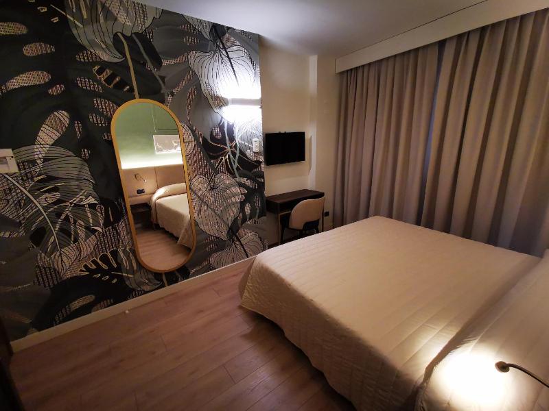 Double Room image 4