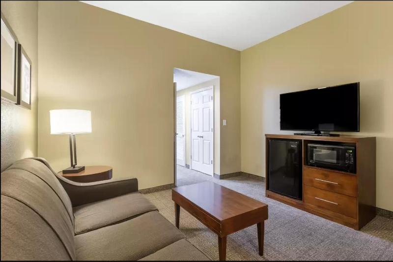 King Suite - Non-Smoking image 2