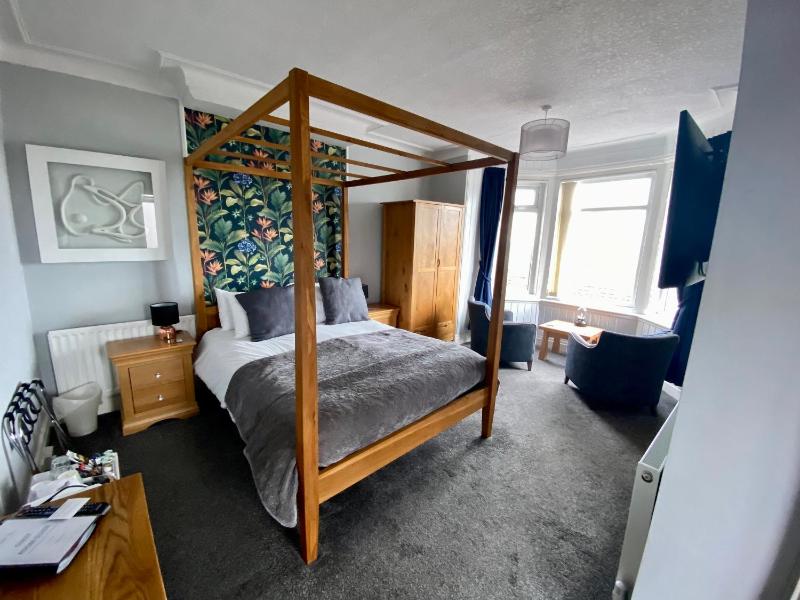 Deluxe Double Room with Four Poster Bed - Sea View image 1