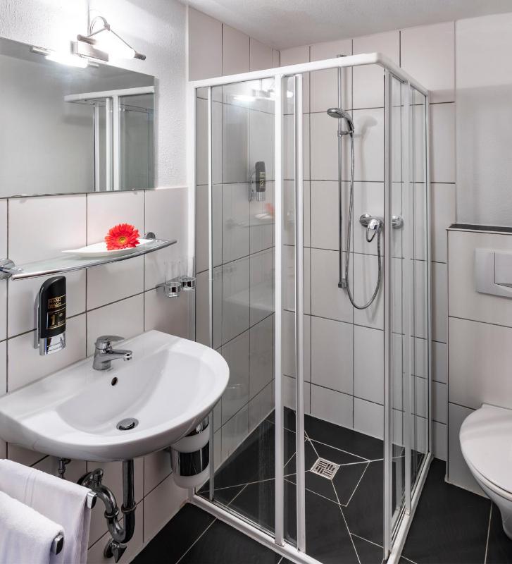 Double Room image 2
