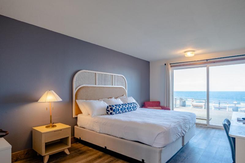 Seagull Beachfront Inn - image 21