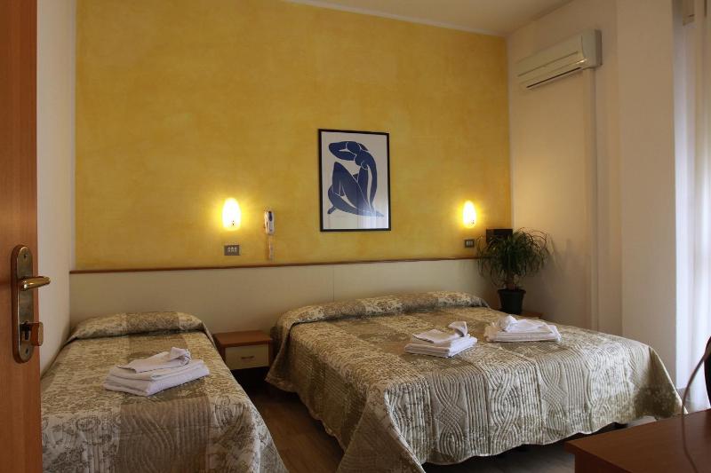 Quadruple Room image 2