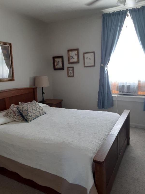 Queen Room image 2