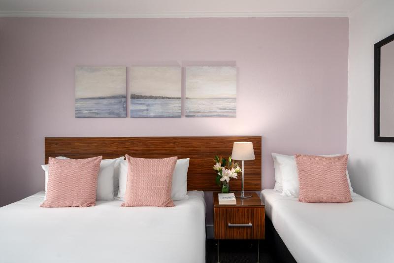 Standard Triple Room image 3