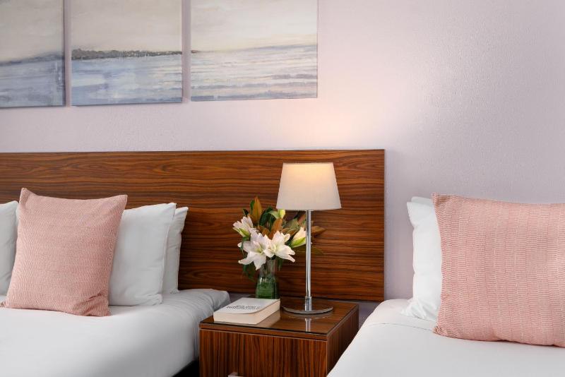 Standard Triple Room image 2