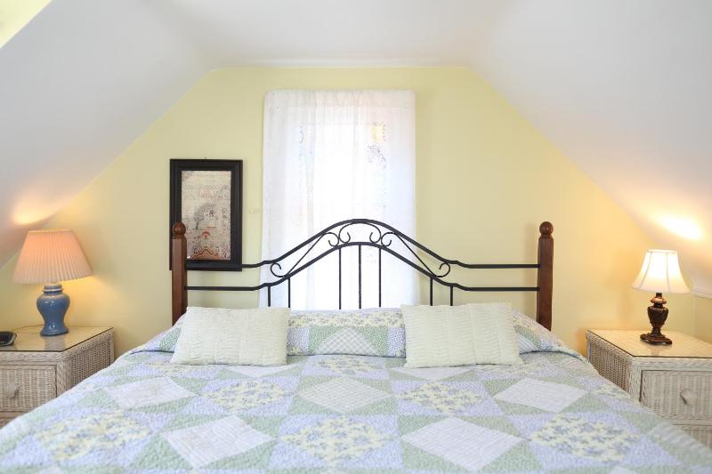 Deluxe King Room with Ocean View image 4