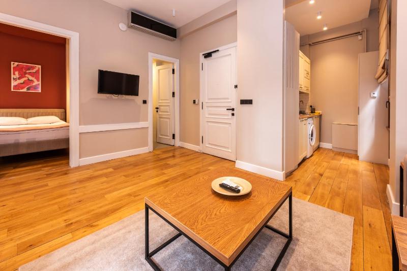 Deluxe Suite image 4