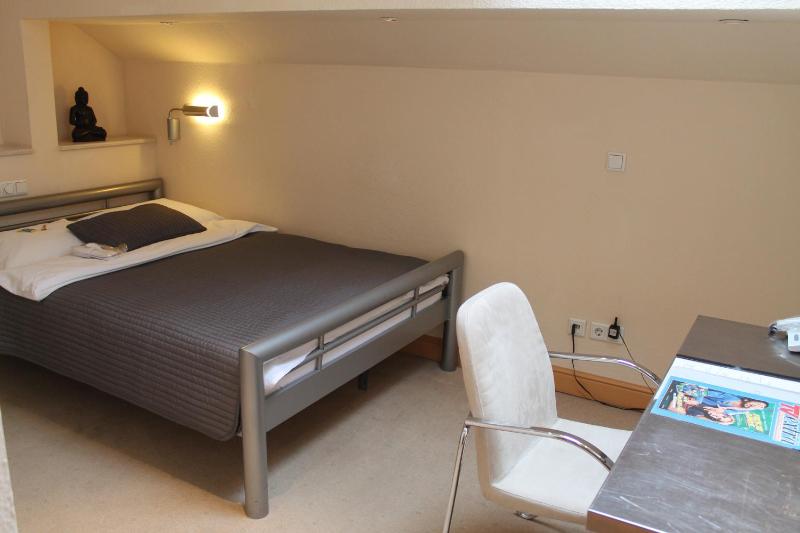 Single Room image 3