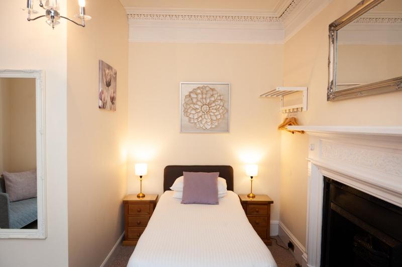 Single Room image 1