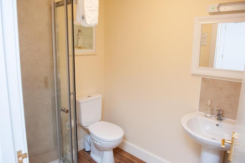Single Room image 3