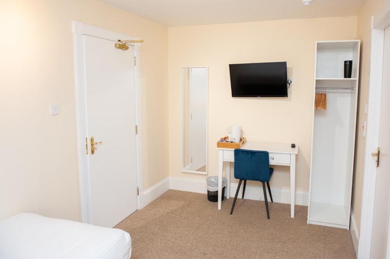 Single Room image 4