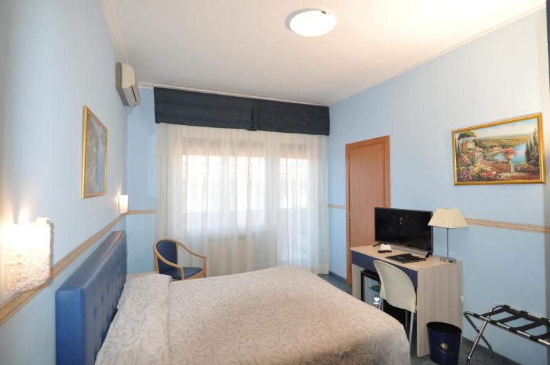 Double or Twin Room with Balcony and Sea View image 4