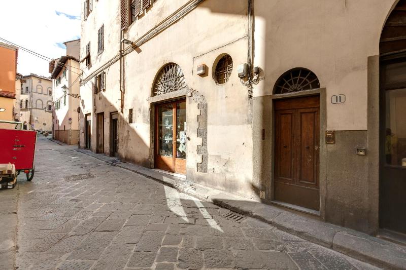 Sprone Apartment by Mamo Florence - image 10