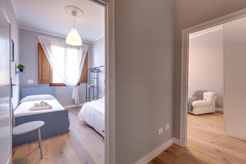 Sprone Apartment by Mamo Florence - image 13