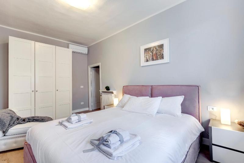 Sprone Apartment by Mamo Florence - image 12