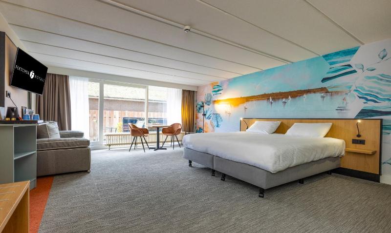 Executive room with terrace and view image 4