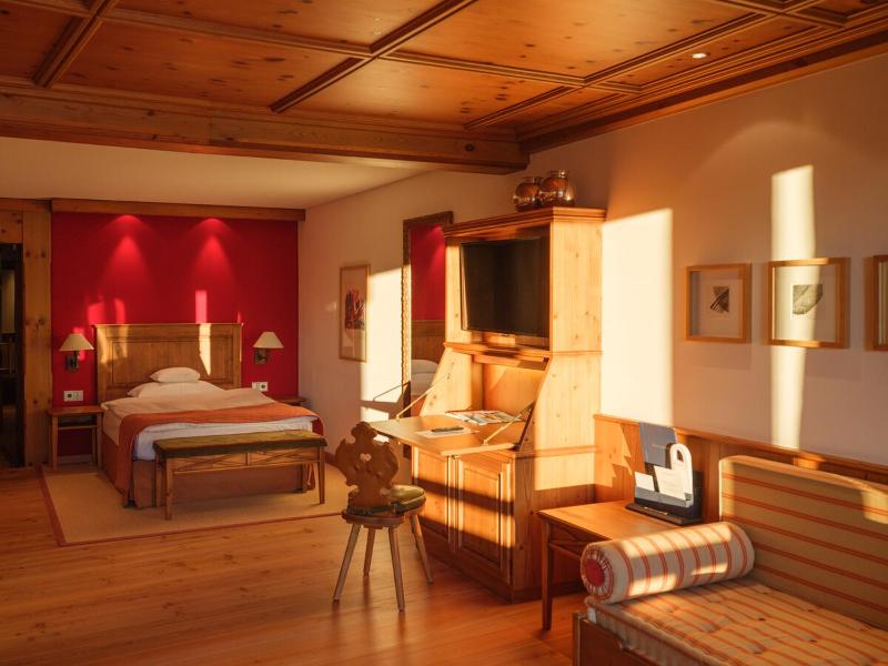 Deluxe Twin Room image 4