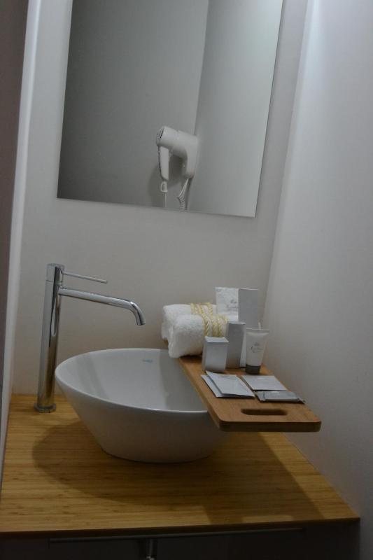 Standard Double Room image 3